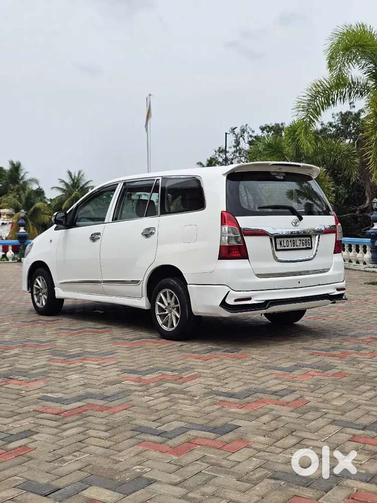 Toyota Innova 2013 Diesel 220000 Km Driven
