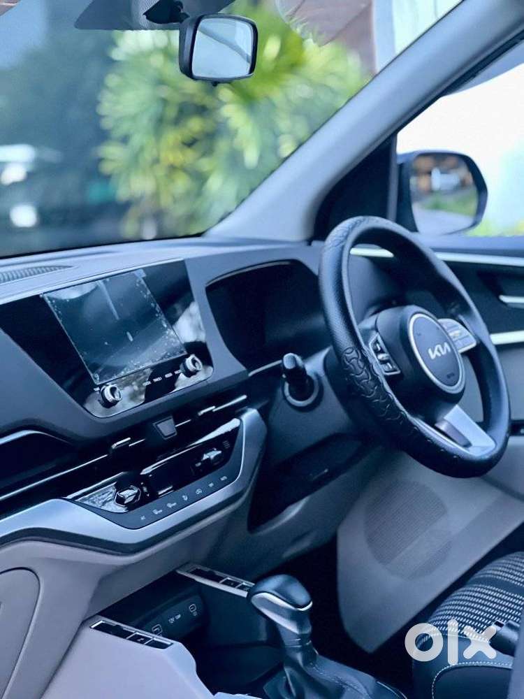 Kia Carens, 2023, Petrol