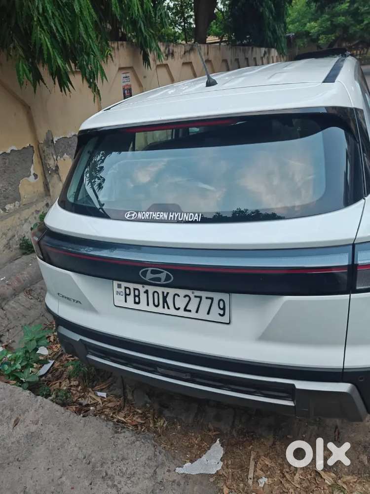Hyundai Creta 2025 1.5 E Petrol 6600kms Driven