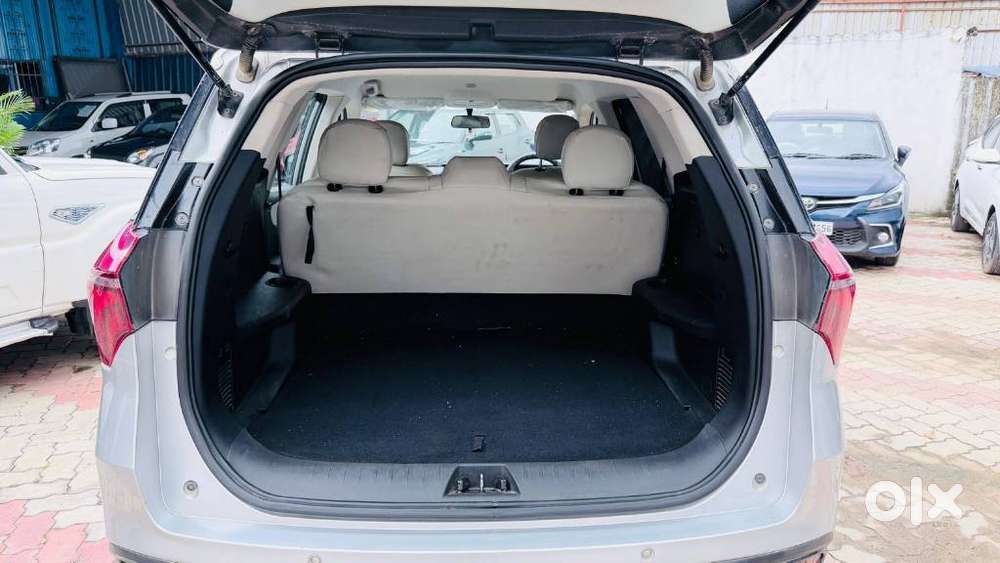 Mahindra Xuv700 2.2 Mx Diesel Mt 5 Str, 2023, Diesel
