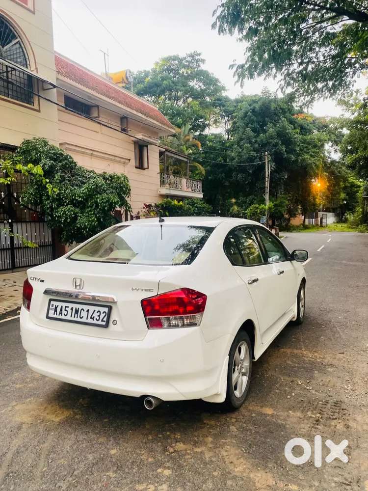 Well Maintained 2011 Honda City Company Serviced