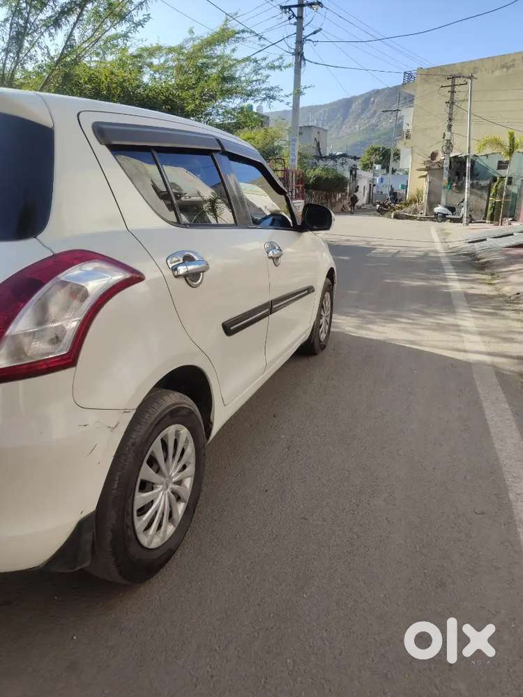 Maruti Suzuki Swift 2015 Diesel 87200 Km Driven