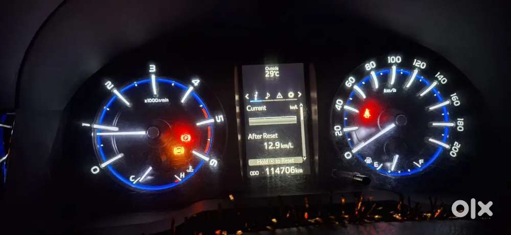 Toyota Innova Crysta 2.4 V 2016