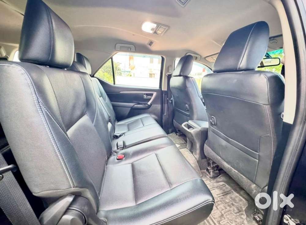 2022 Toyota Fortuner 4x2 At Diesel, 31000km, Sparkling Black Color