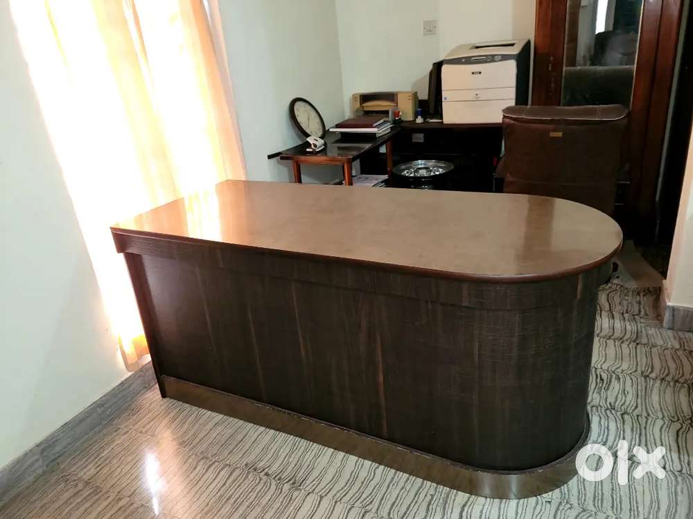 Executive Table for Sale – Unused