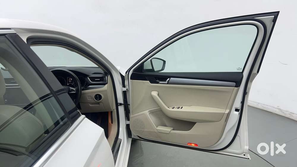 Skoda Superb [ ] 1.8 Style Tsi At, 2019, Petrol
