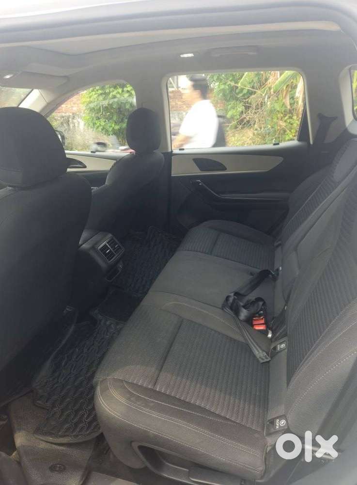 Mahindra Xuv700 2.2 Ax 5 Diesel Mt 7 Str, 2025, Diesel