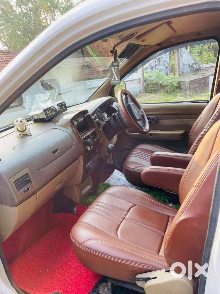 Chevorlet Tavera Neo 2 White