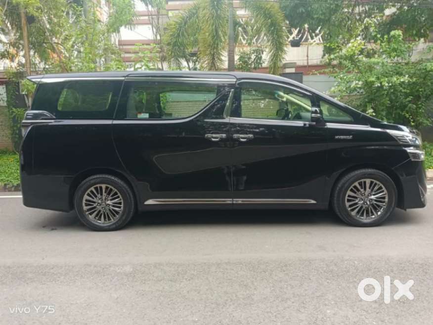 Toyota Vellfire 2.5 Executive Lounge, 2021, Cng & Hybrids