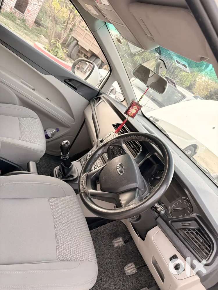 Mahindra Marazzo M4