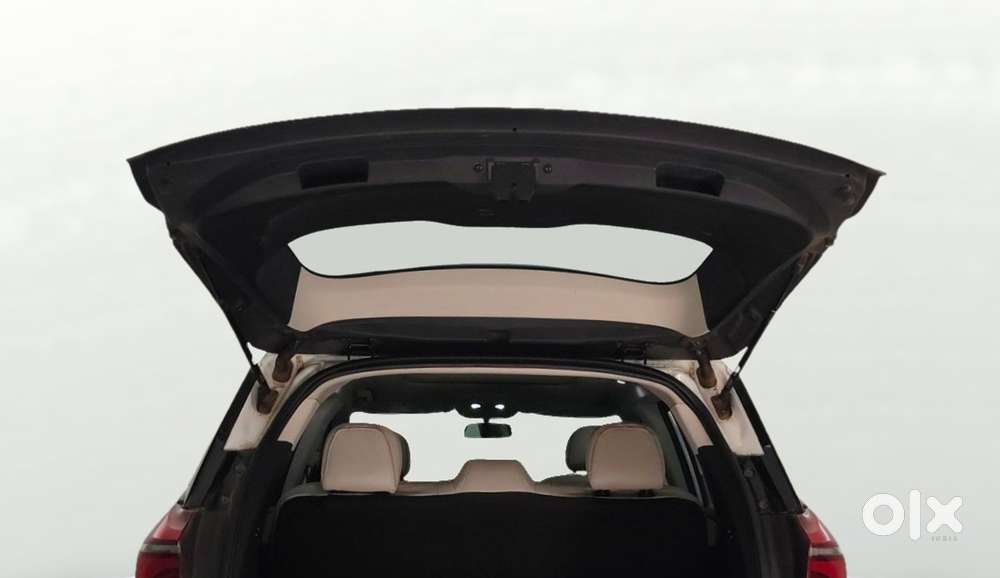 Mahindra Xuv700 2.0 Ax 5 Petrol Mt Str, 2023, Petrol