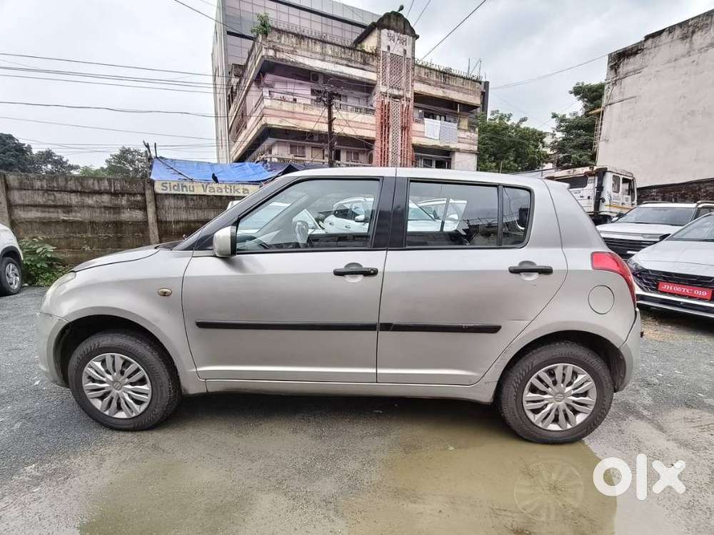 Maruti Suzuki Swift Lxi Bsiv, 2010, Petrol