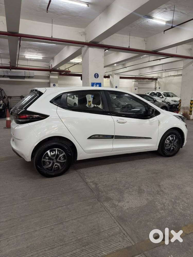 Tata Altroz 1.2 Xe, 2021, Petrol