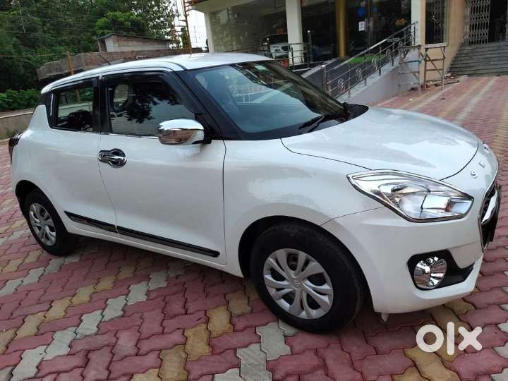 Maruti Suzuki Swift Vxi + Manual, 2022, Petrol