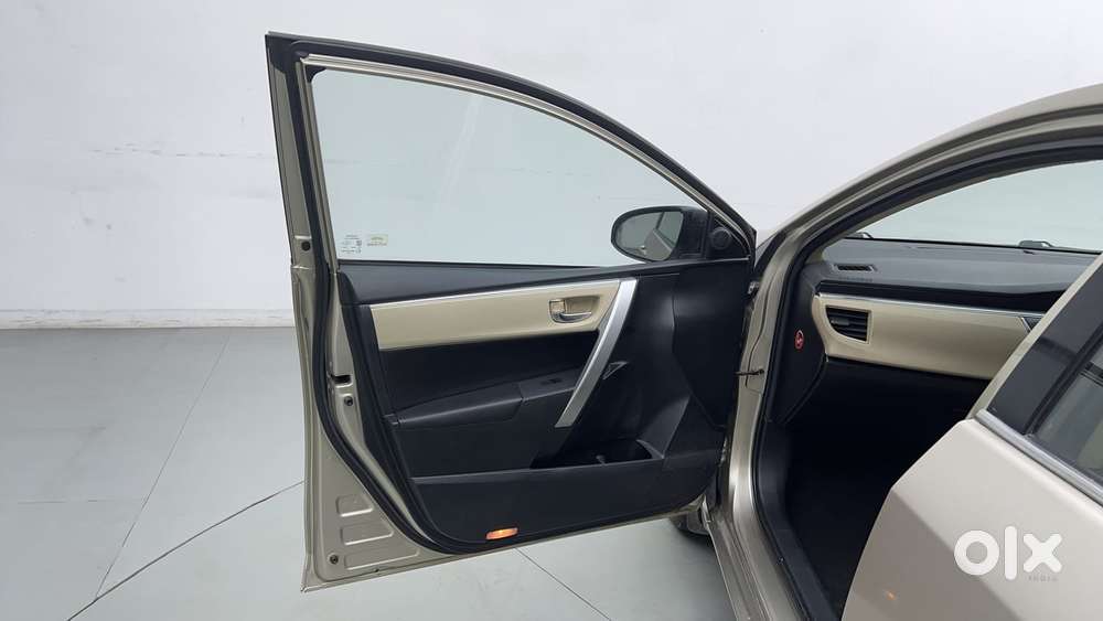 Toyota Corolla Altis 2013-2017 Vl At, 2015, Petrol