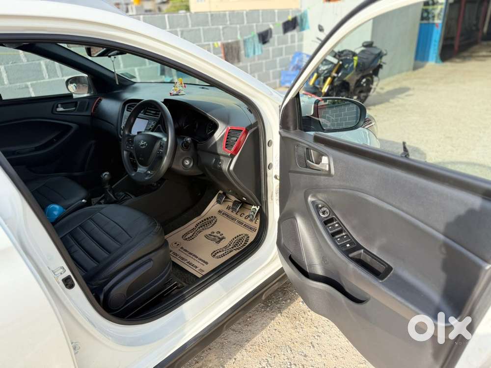 I20 Active White