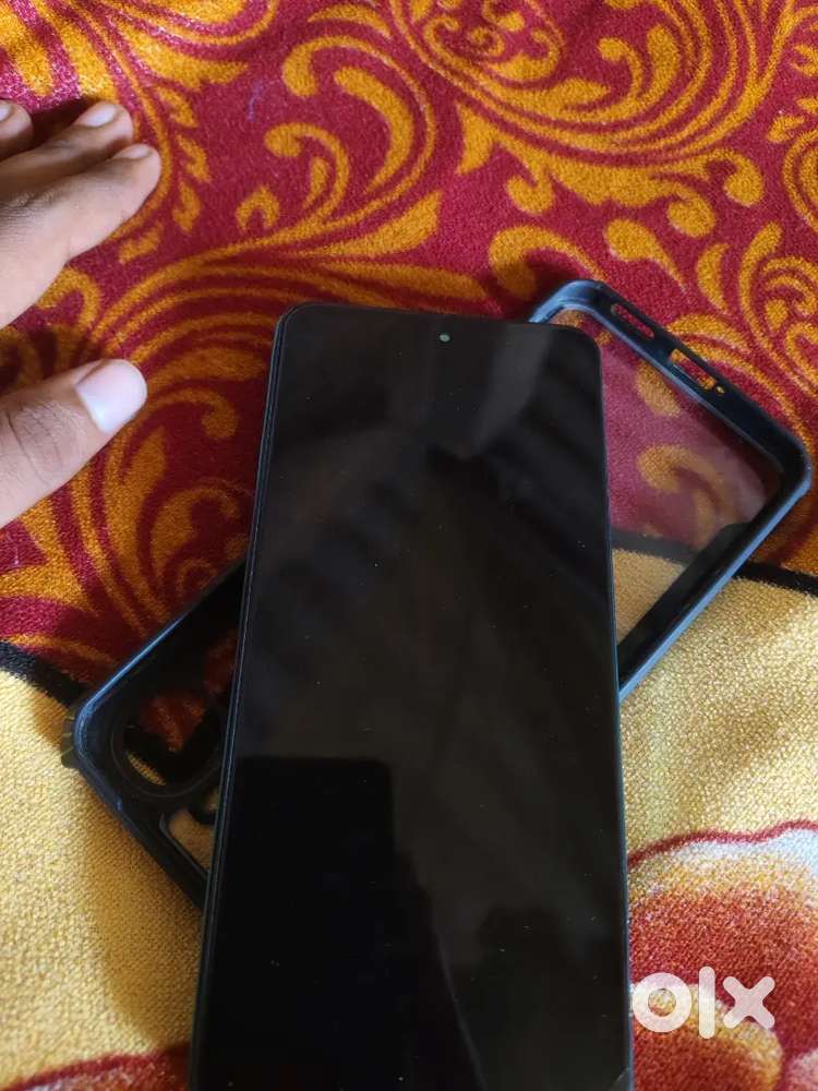 Vivo y300 5g 8/128gb. Box charger available