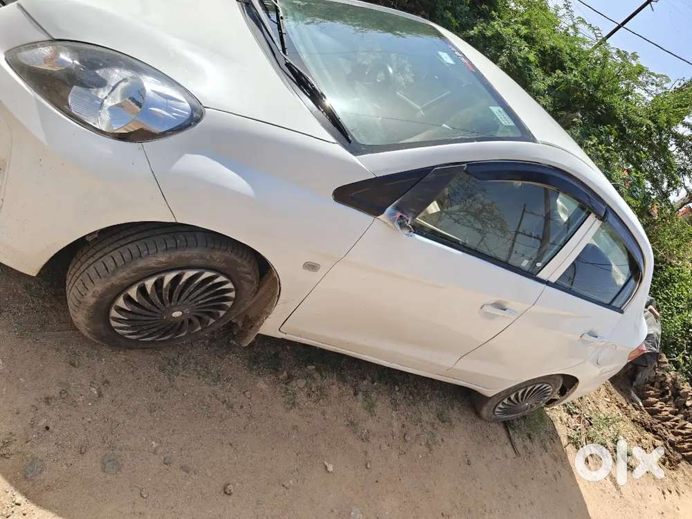 Honda Amaze 1.5 E 2013 डीज़ल मैनुअल