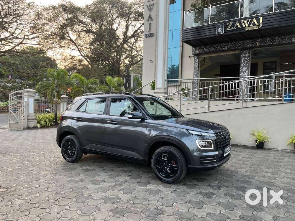 Hyundai Venue 2024 Petrol Well Maintained