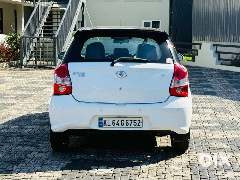 Toyota Etios Liva 1.2 V Dual Tone, 2018, Petrol