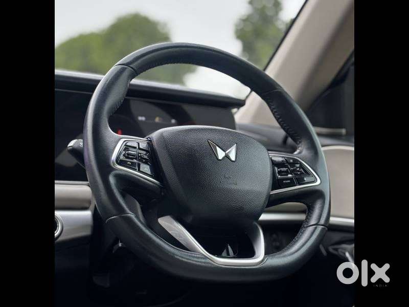 Mahindra Xuv700 2.2 Ax 7 Diesel At Luxury Pack Str Awd, 2022, Diesel