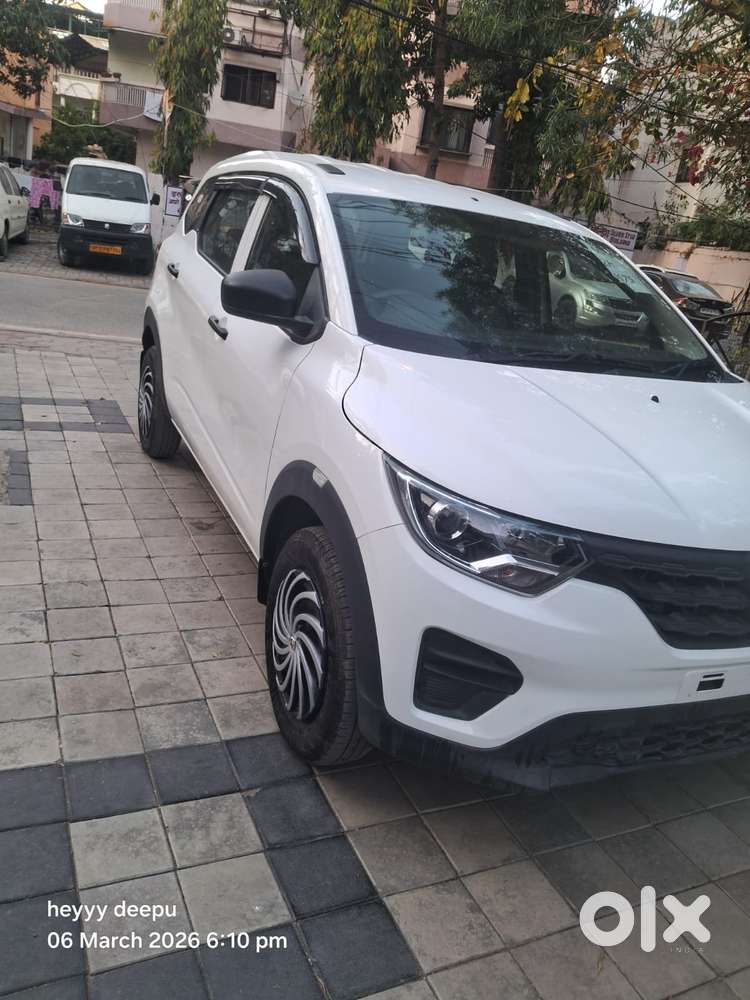 Renault Triber Rxl, 2025, Petrol