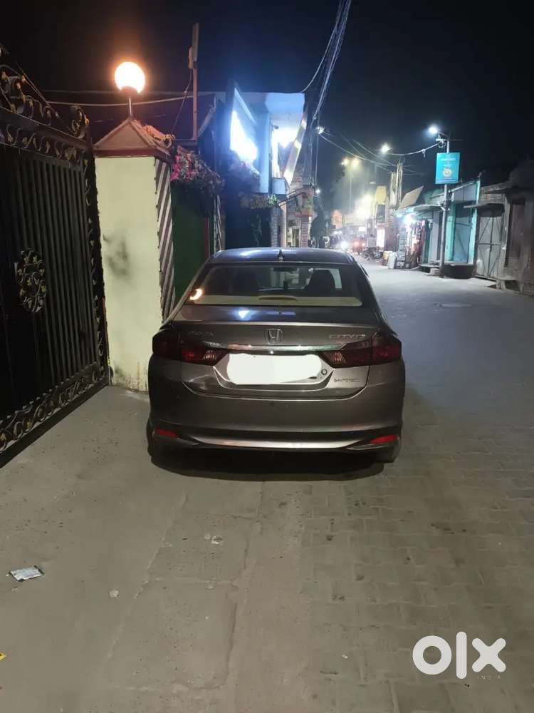 Grate Pickup, Chiled Ac , 80% Tyre,insurance And Pollution Last Month.