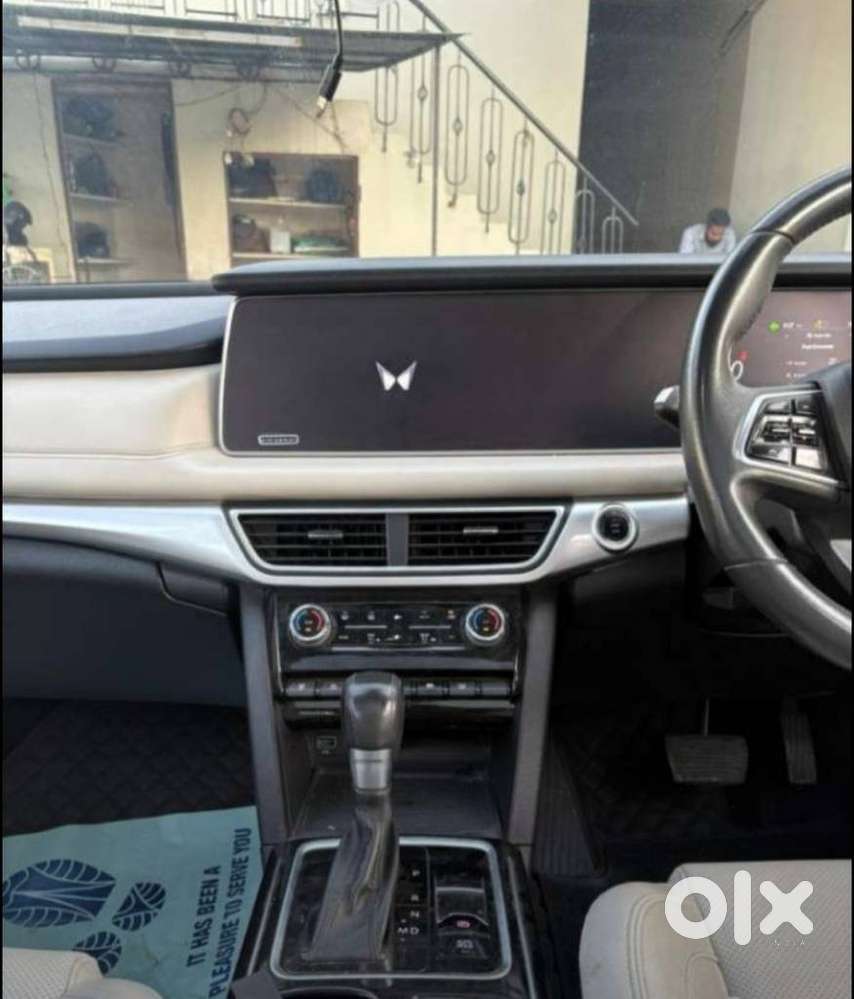 Mahindra Xuv700 2.0 Ax 7 Petrol At Luxury Pack Str, 2023, Petrol