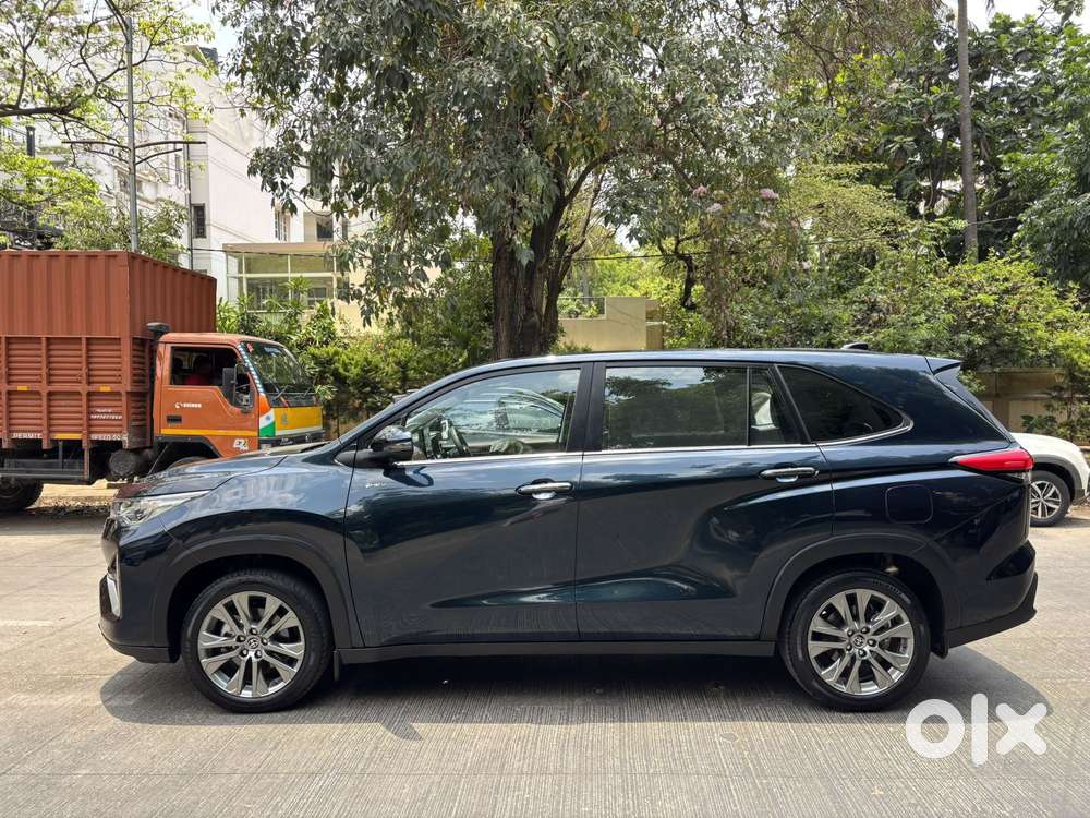 Toyota Innova Hycross 2.0 Zx (o) Hybrid 7 Str, 2025, Petrol