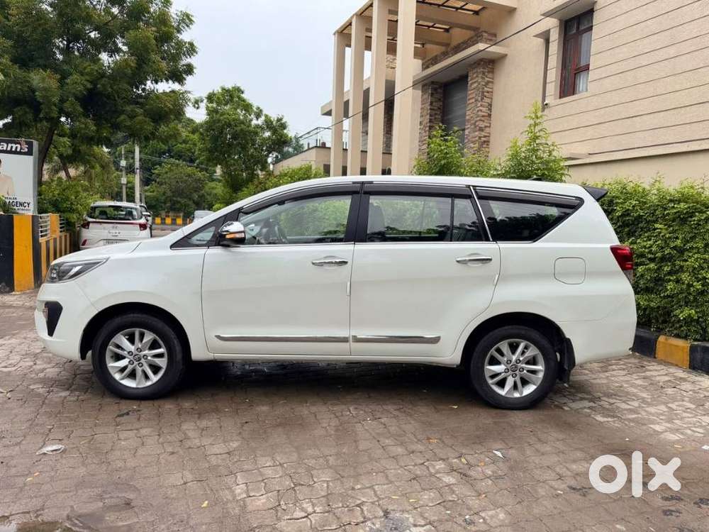 Toyota Innova Crysta 2.4 V 7 Str, 2017, Diesel