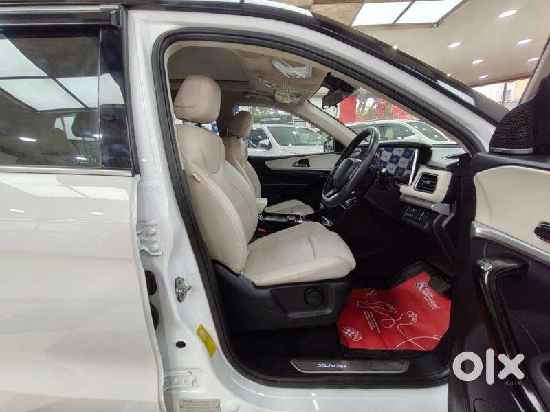 Mahindra Xuv700 2.0 Ax 7 Petrol At Luxury Pack Str, 2024, Petrol