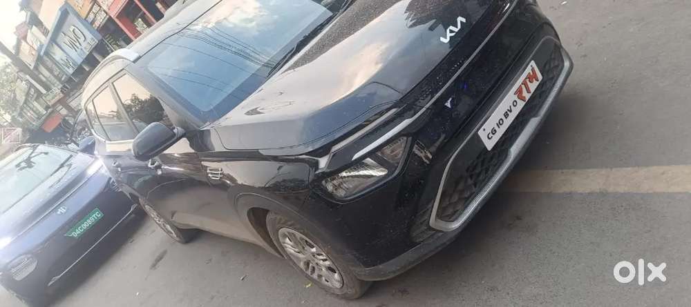 Kia Carens 2024 Petrol Well Maintained
