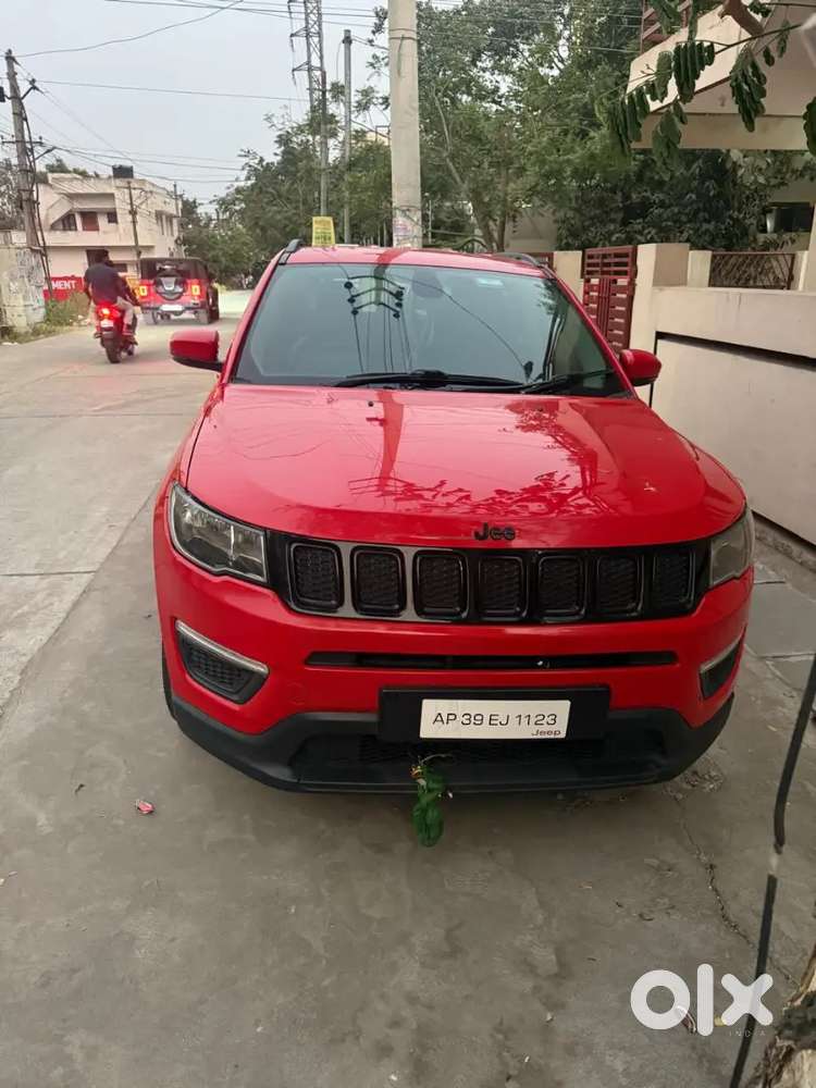 Pin To Pin Showroom Track Genuine Vehicle