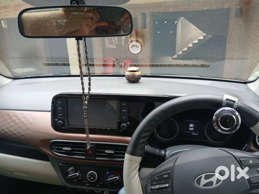 Hundai Aura Cng Top Model