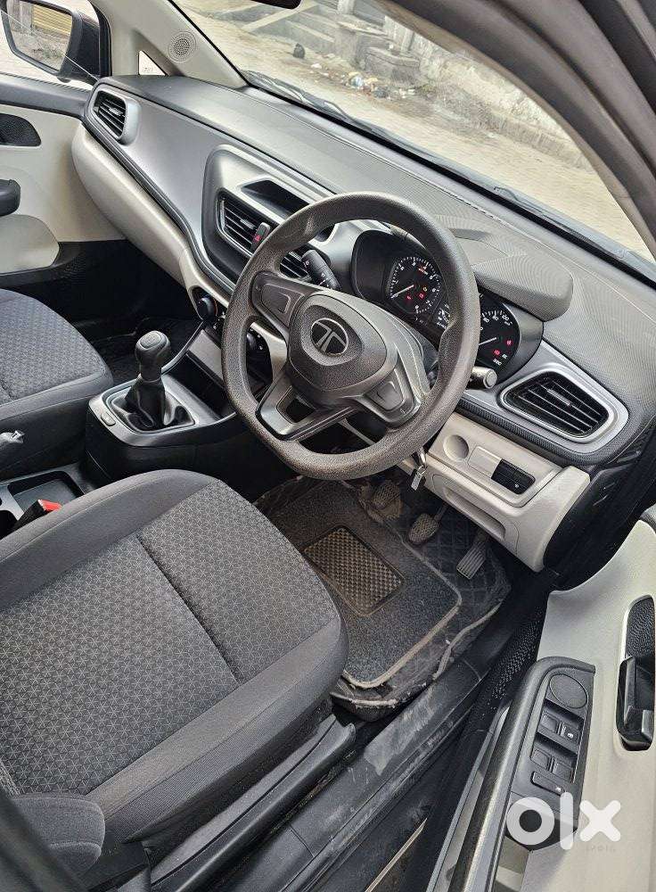 Tata Altroz 1.2 Xe Plus Petrol, 2024, Petrol