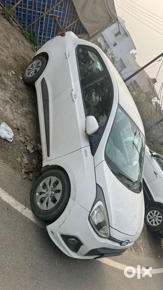 Excellent Condition Hyundai Xcent Petrol 2014