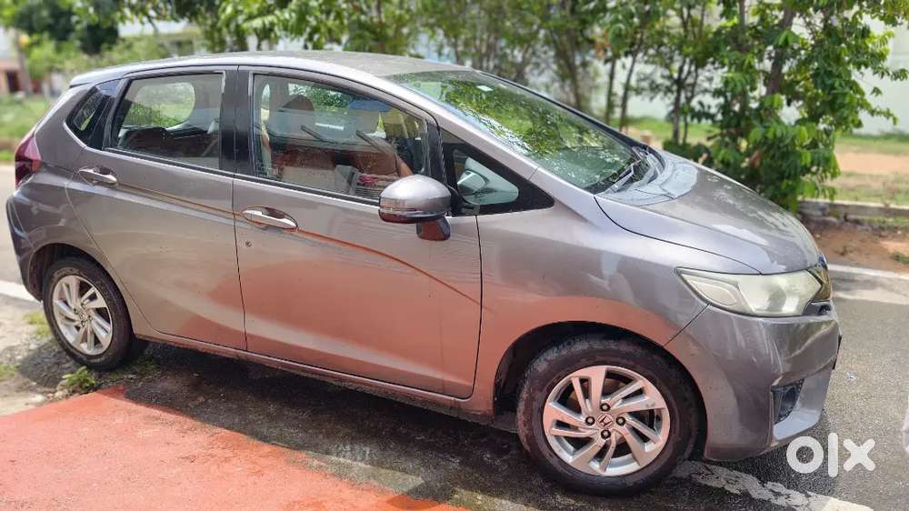Honda Jazz 2016 Petrol Automatic 98979 Km Driven,