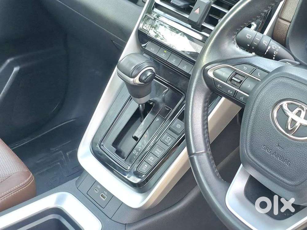 Toyota Innova Hycross 2.0 Zx (o) Hybrid 7 Str, 2024, Petrol