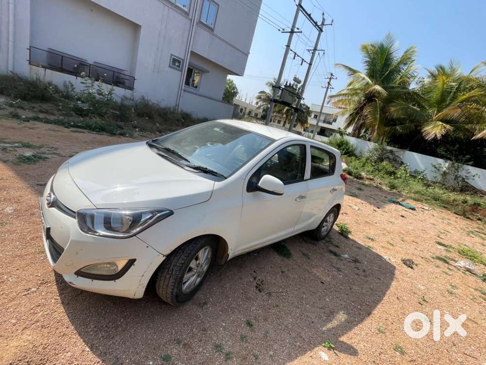 Top Variant , Good Condition, Reverse Camera, Parking Sensors.