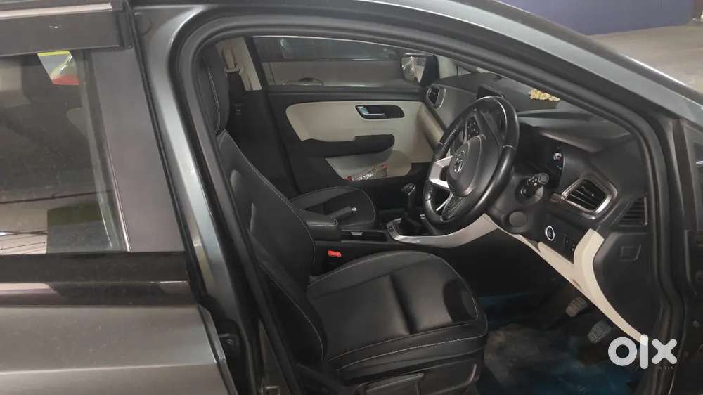 Tata Altroz Petrol 2023 Top End