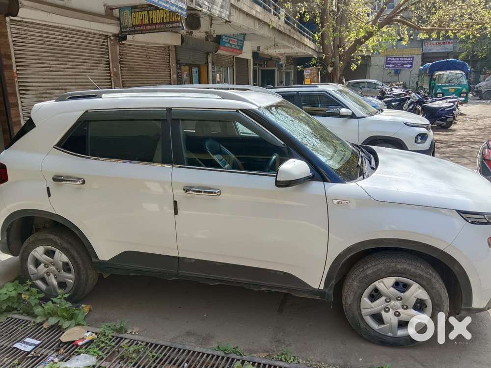 Hyundai Venue 1.2 S (o), 2022, Petrol