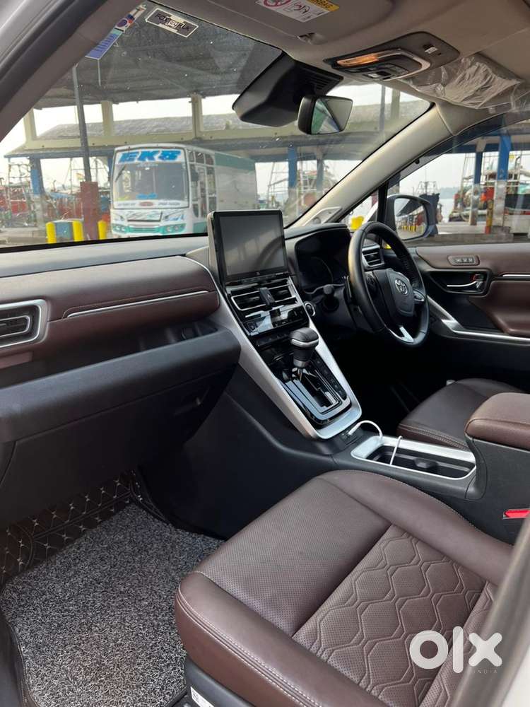 Toyota Innova Hycross 2024 Cng & Hybrids Well Maintained