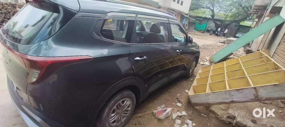 Kia Carens 2024 Petrol Well Maintained