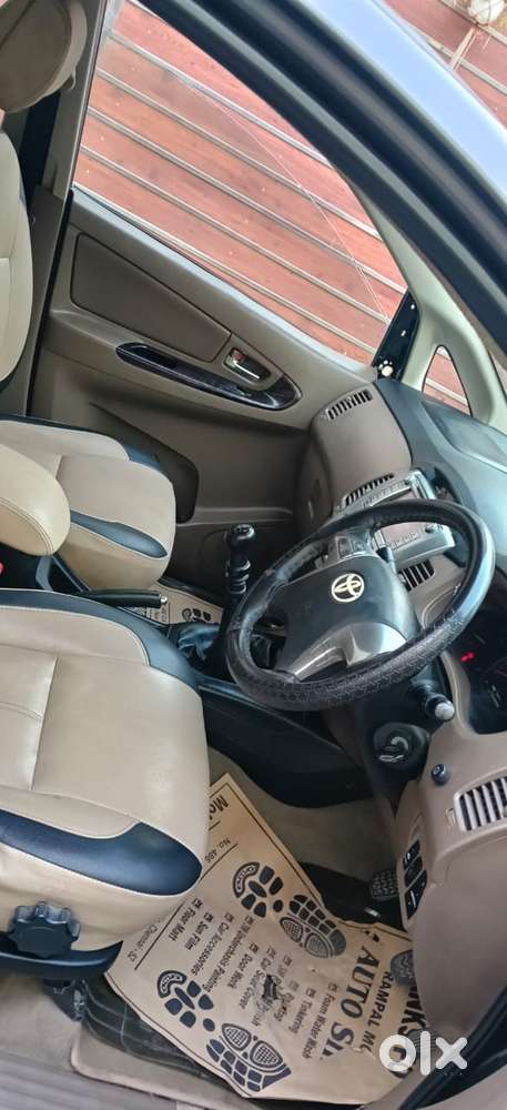 Toyota Innova 2.5 Zx 7 Str Bs-iv, 2015, Diesel