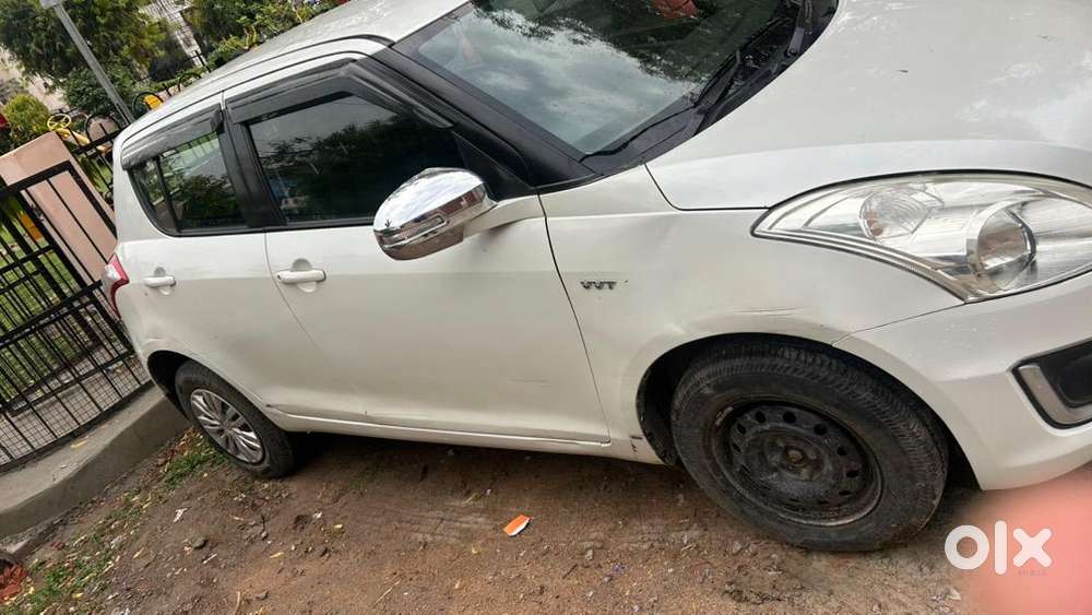 Maruti Swift 2017 Petrol Good Condition, Camera, Screen, New Tyers