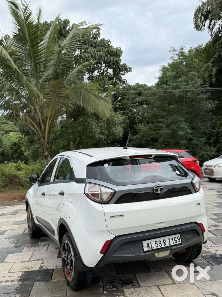 Tata Nexon 1.2 Revotron Xm (s), 2017, Diesel