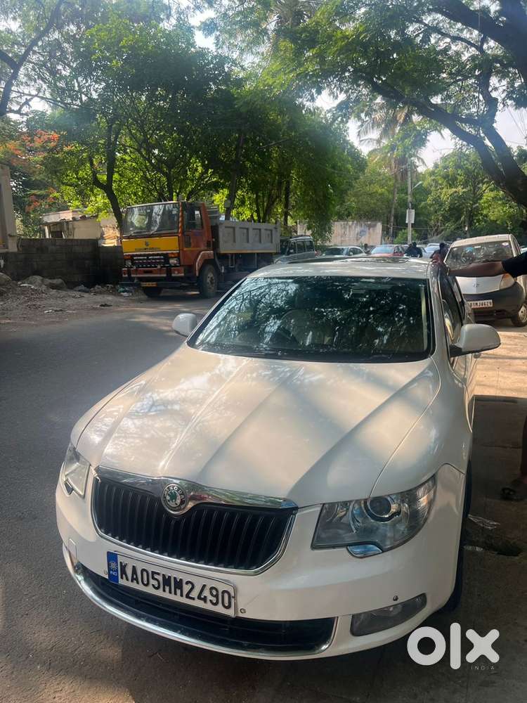 Skoda Superb Petrol 2012