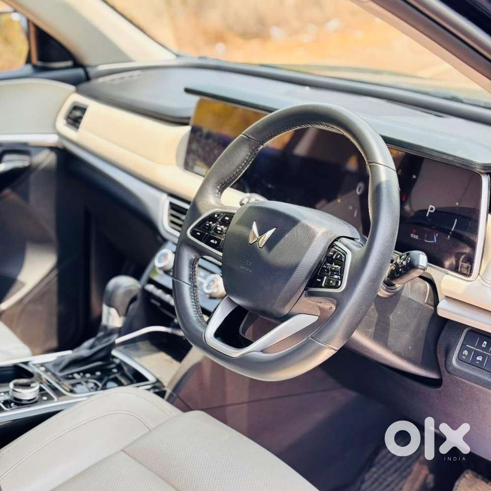 Mahindra Xuv700 2023 Petrol Automatic Well Maintained