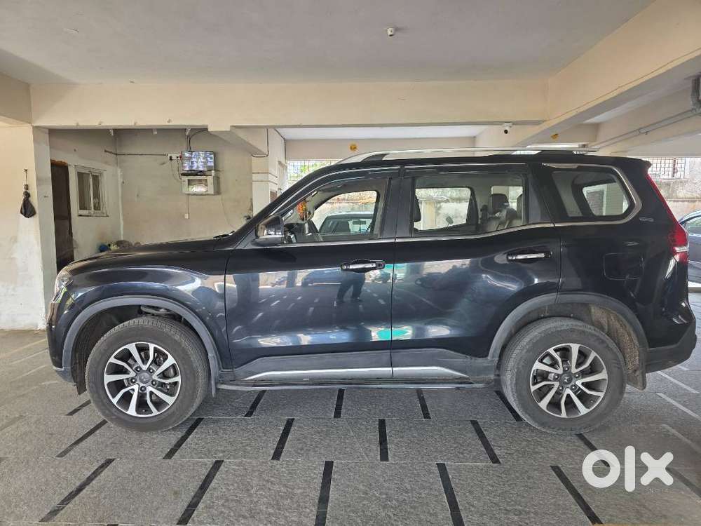 2022 Scorpio-n Z8 Petrol At  Black  Single Owner  Non-accident