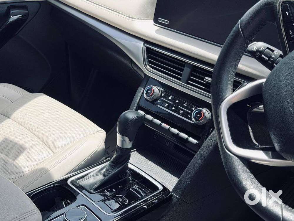 Mahindra Xuv700 2.0 Ax 7 Petrol At Luxury Pack Str, 2024, Petrol